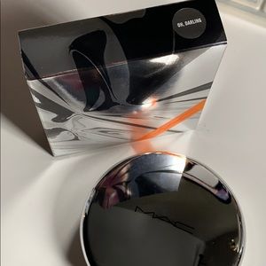 MAC Cosmetics Makeup - Limited edition Mac highlighter in oh darling MAC Cosmetics Makeup - Limited edition Mac highlighter in oh darling